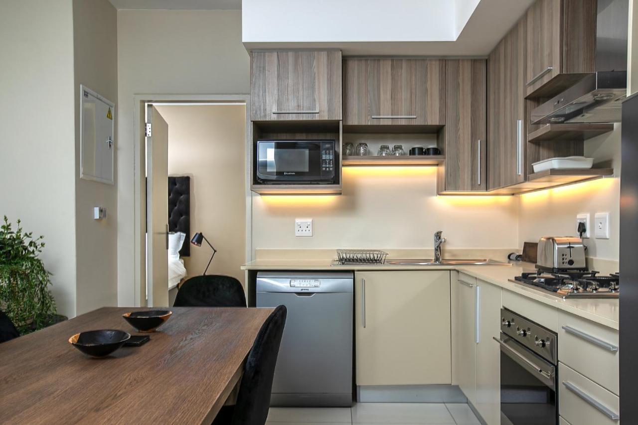 The Tyrwhitt Rosebank Apartments (Adults Only) 约翰内斯堡 外观 照片